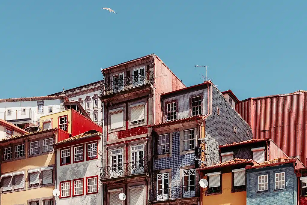 > Sur la même place du quartier de Ribeira à Porto quelques années plus tard - Photo de Samuel Zeller