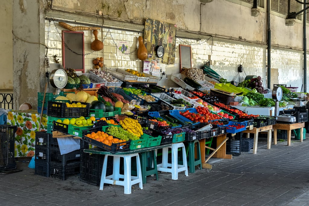 Avant la rénovation : Un des stands alimentaire du marché Mercado do Bolhão de Porto - Photo de Jorge Franganillo
