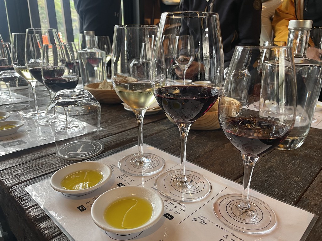 Dégustation de vins, de porto et d'huile d'olives lors d'une excursion dans la Vallée du Douro.