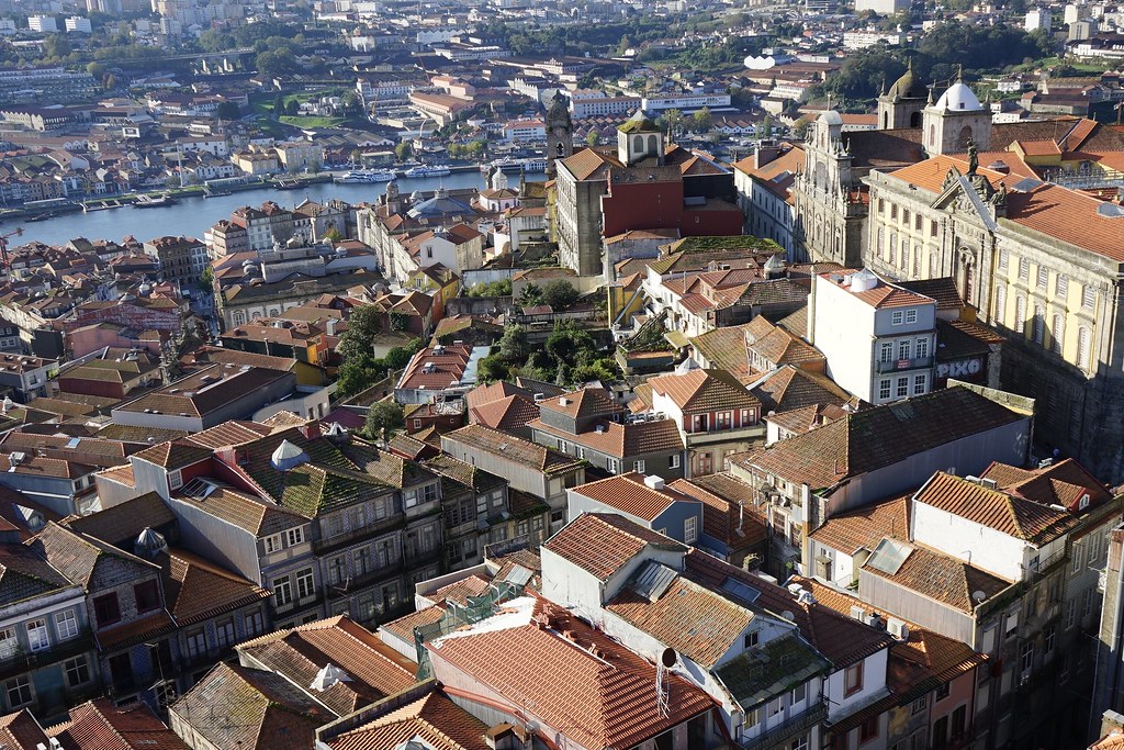 Vue sur les toits de la vieille ville depuis la Tour des clercs.