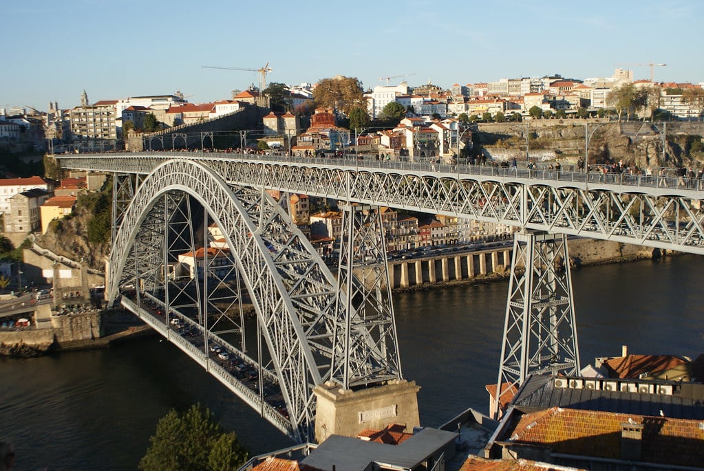 > Pont emblématique de Porto après la traversée (côté Vila Nova de Gaia).