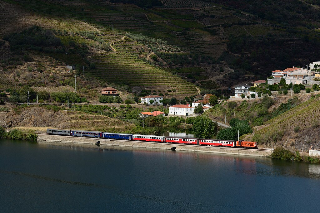Ligne de train du Douro reliant Porto et Pocinho. Photo de Nelso Silva - Licence ccbysa 2.0