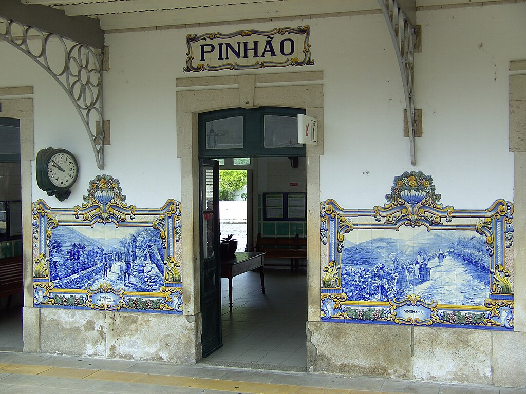 Gare de Pinhao : Petite mais magnifique grâce à ces azulejos de paysage. Photo de Micropteron - Licence ccbysa 4.0