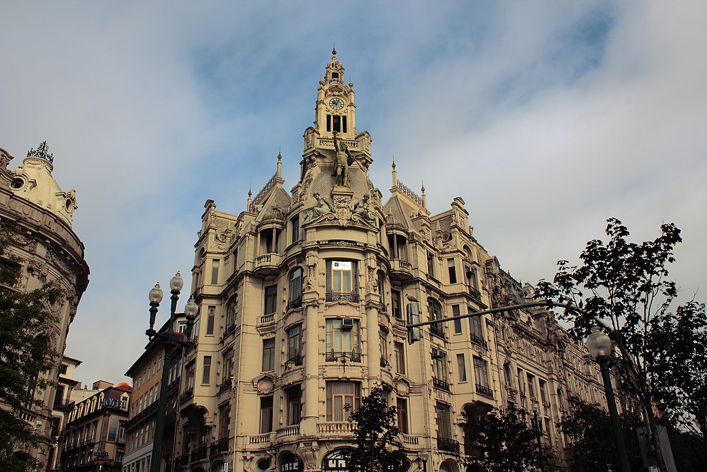 Edifice "A Nacional" sur l'Avenue dos Aliados à Porto - Photo de Jose Antonio Fernandes - Licence ccbysa 3.0