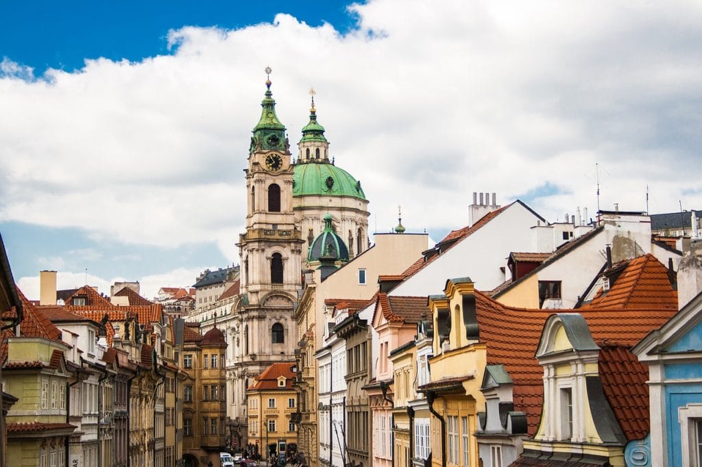 Monument à Prague : Eglise Saint Nicolas dans le quartier de Mala Strana à Prague.