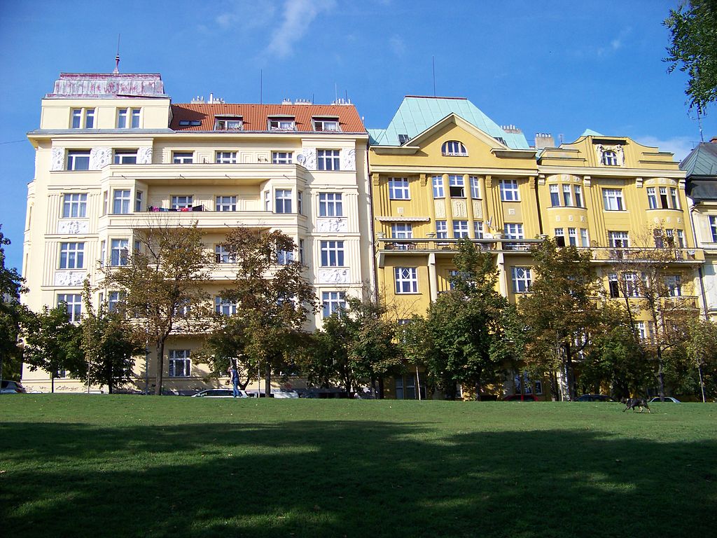 Immeuble aux éléments art nouveau dans le quartier de Vinohrady à Prague - Photo de ŠJů