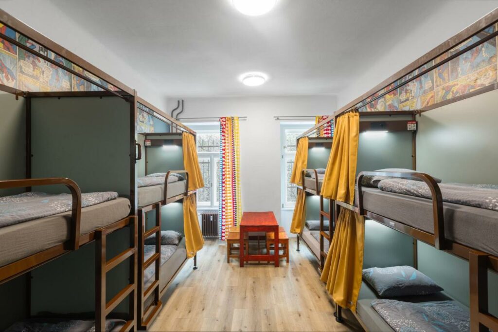 Dortoir de l'auberge de jeunesse Hostel Elf à Prague.