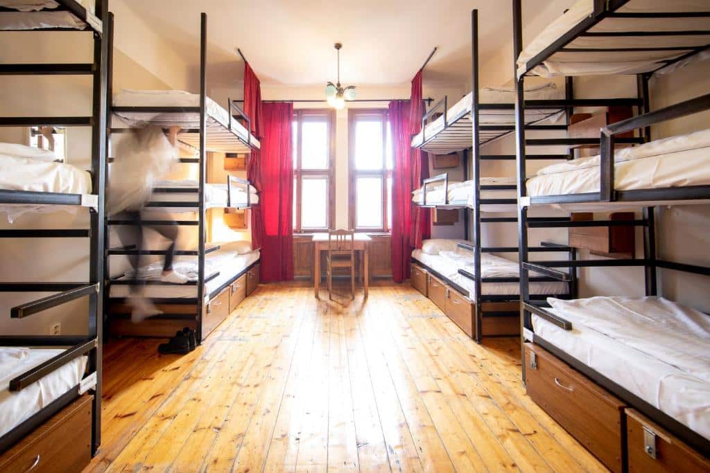 Dortoir de l'auberge de jeunesse Sir Toby Hostel à Prague.