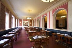 8 beaux cafés à Prague : Retour à la Belle Epoque