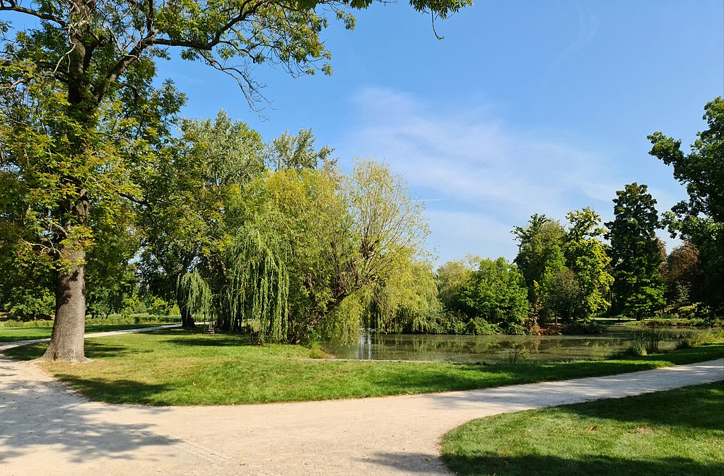Dans le parc à l'anglaise de Stromovka dans le quartier de Holesovice à Prague - Photo de Ricardalovesmonuments