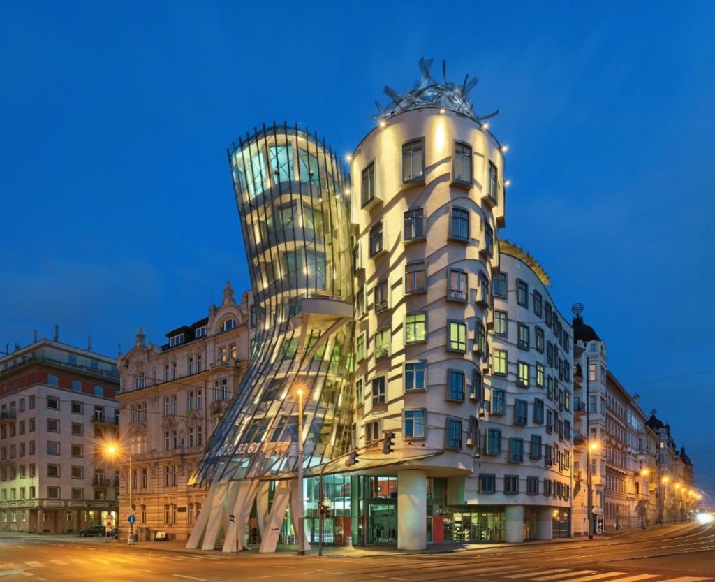 Dancing house : Hotel de luxe insolite à Prague.