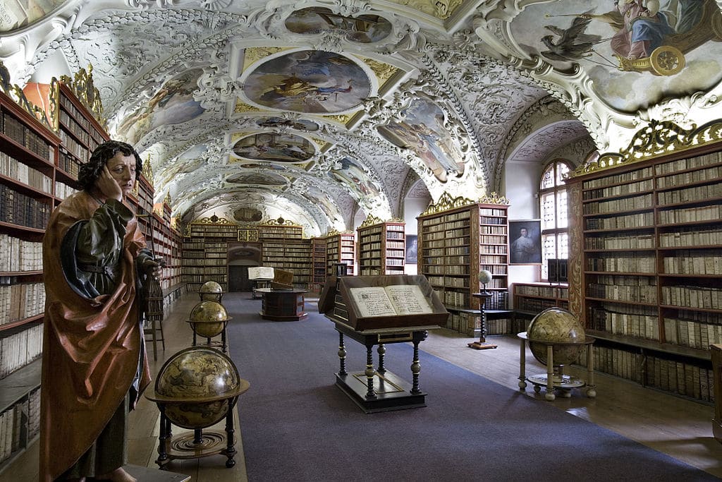 Dans la bibliotheque théologique du monastère de Strahov, quartier de Hradcany à Prague. Photo de Jorge Royan