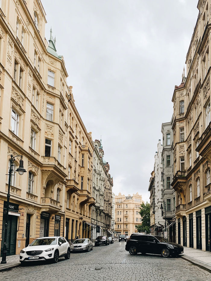 Dans le quartier aujourd'hui chic de l'ancien ghetto de Prague à Josefov - Photo de Anastasiya Yilmaz