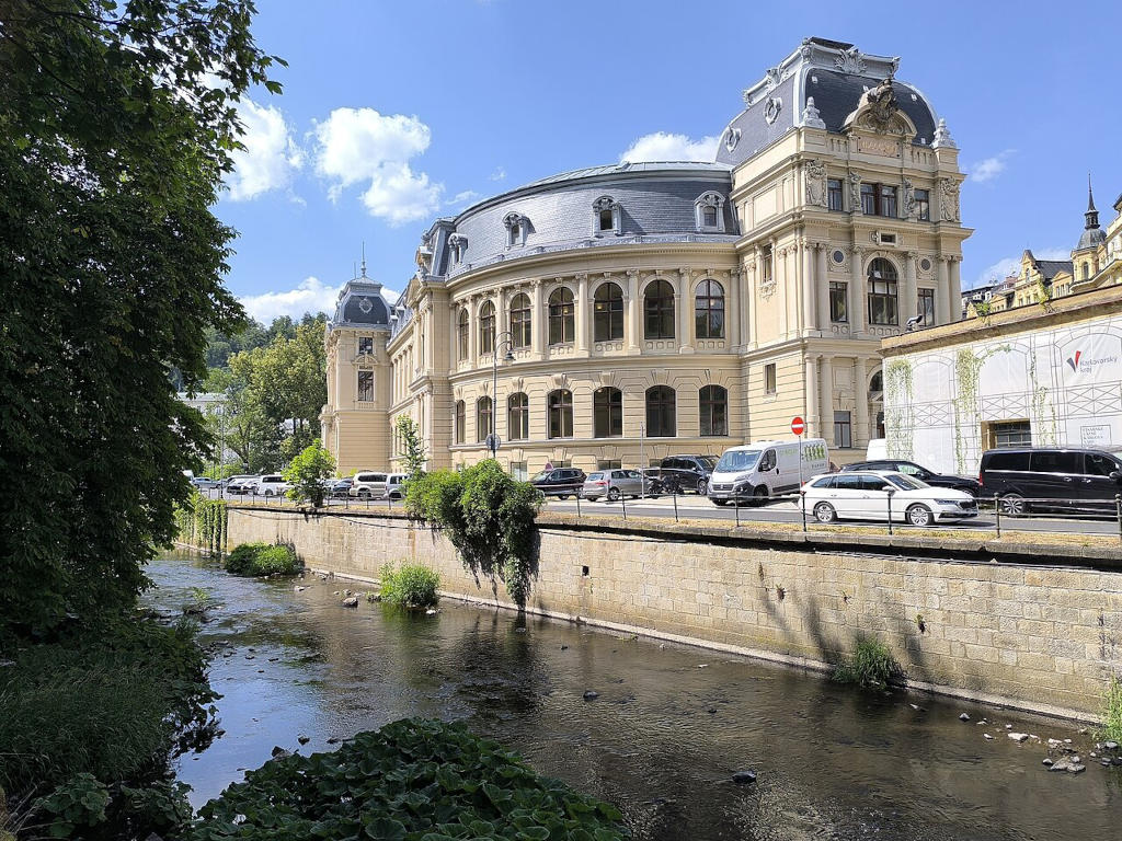 Thermes Cisarske lazne à Karlovy Vary - Photo de Dobros - Licence ccbysa 4.0