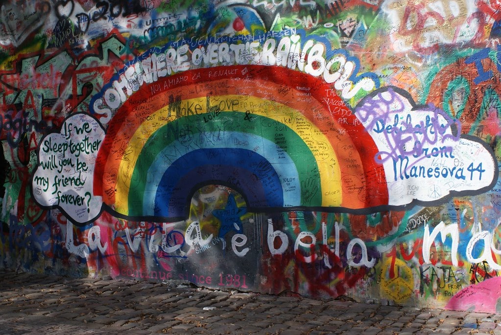 Mur John Lennon dans le quartier de Mala Strana à Prague