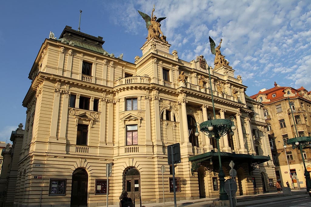 Théatre dans le quartier de Vinohrady à Prague- Photo de Ondřej Kořínek