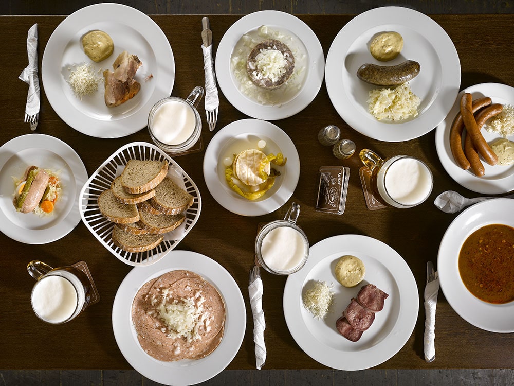 Cuisine tchèque dans le Lokál Dlouhááá à Prague. Photo Lokál Dlouhááá