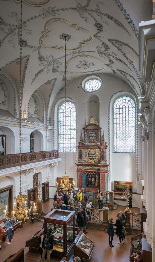 Intérieur de la synagogue Klaus à Prague - Photo de Thomas Ledl