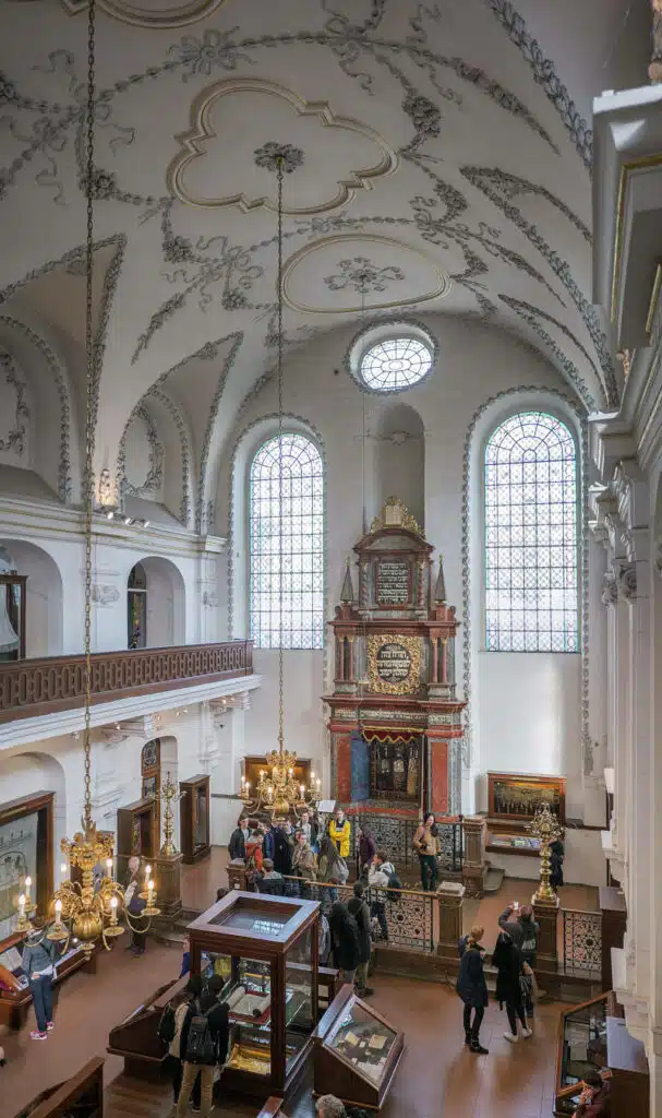 Intérieur de la synagogue Klaus à Prague - Photo de Thomas Ledl