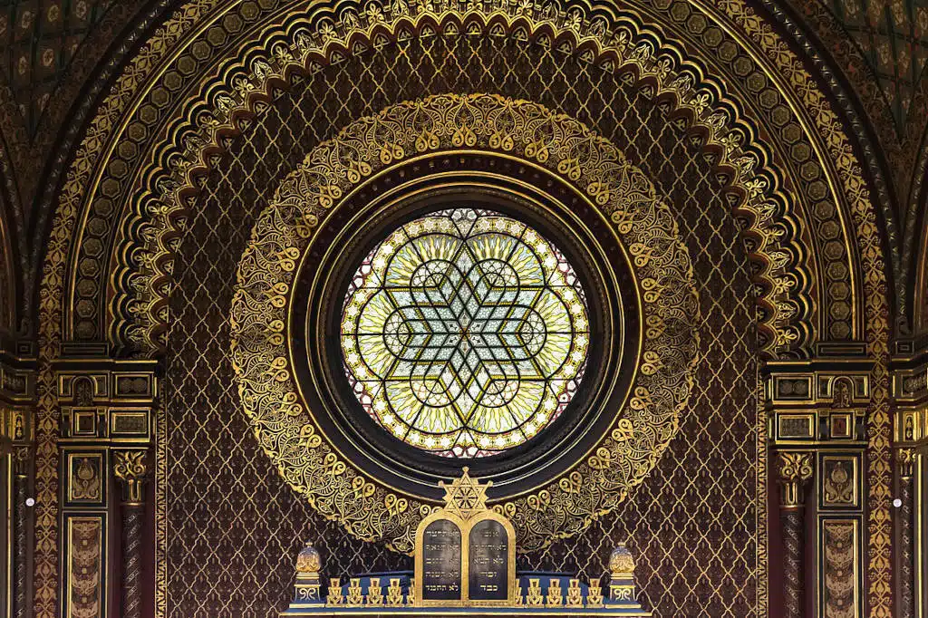 Rosace à l'intérieur de la Synagogue Espagnole de Prague - Photo de Uoaei1