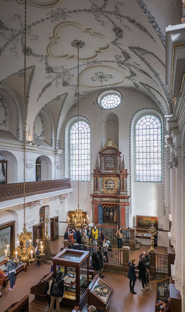 Dans la synagogue Klaus de l'ancien quartier juif de Josefov à Prague - Photo de Thomas Ledl