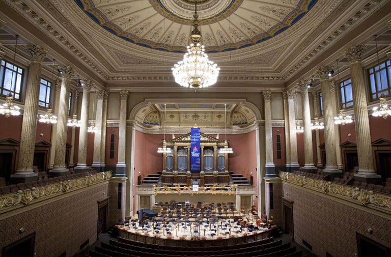 Salle de concerts de musique classique au Rudolfinum dans le centre historique de Prague - Photo de Jorge Royan