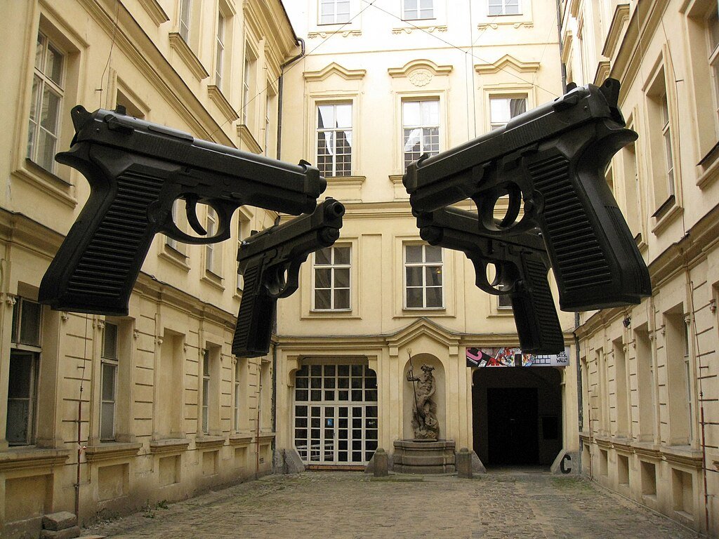 Installation au palais Colloredo-Mansfeld à Prague de ce qui ressemble à un remake de Reservoir Dogs.