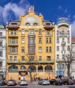 Place Venceslas à Prague : Symbole de l&rsquo;indépendance tchèque
