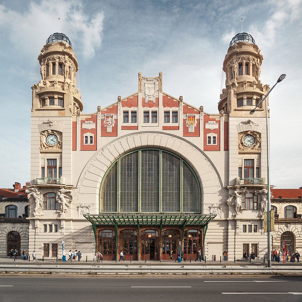 Gare centrale de Prague dans le style Art Nouveau - Photo de Quartier de Mala Strana à Prague - Photo de Lynx1211