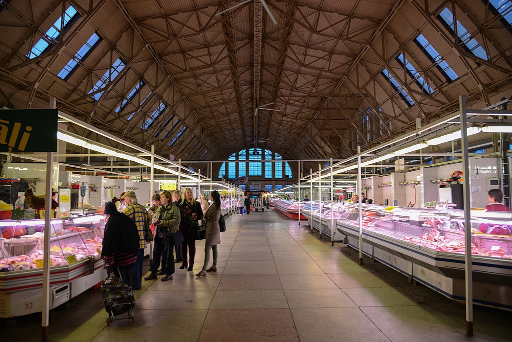 Dans le marché central de Riga, ancien hangar à zeppelin - Photo de Jorge Lascar