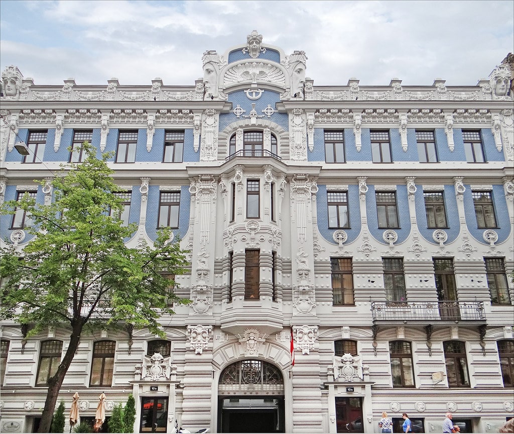 Immeuble dans le quartier art nouveau de Riga construit par Eisenstein. Photo de Jean-Pierre Dalbéra.