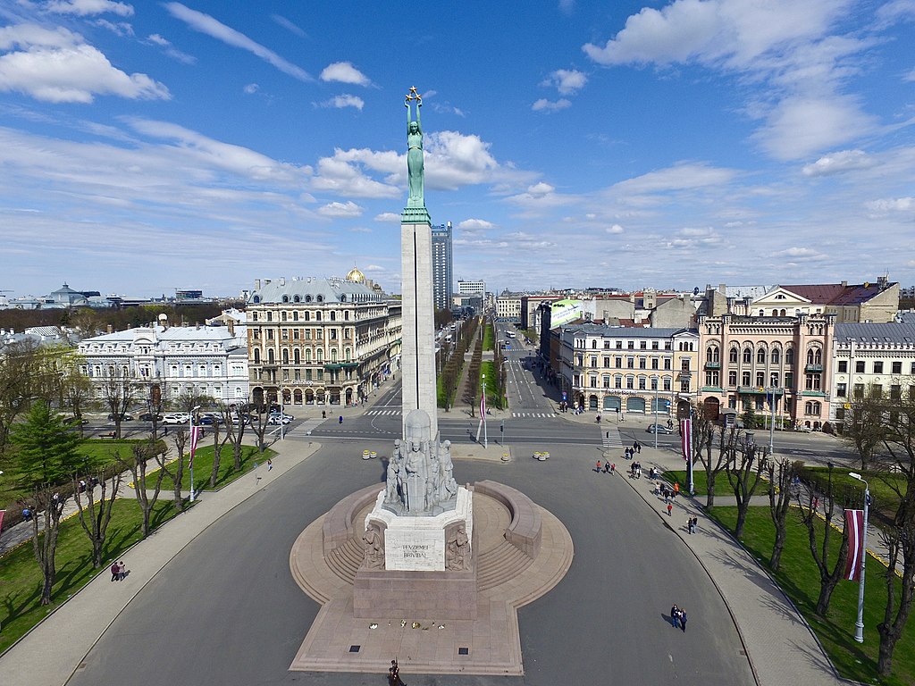 Statue de la Liberté dans le quartier de Centrs à Riga - Photo de Dmitrijs Kuzmins