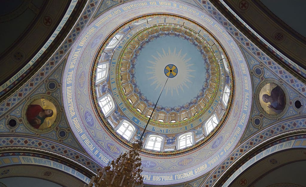 Dans la cathedrale Orthodoxe de la nativité dans le quartier de Centrs à Riga - Photo de Diego Delso