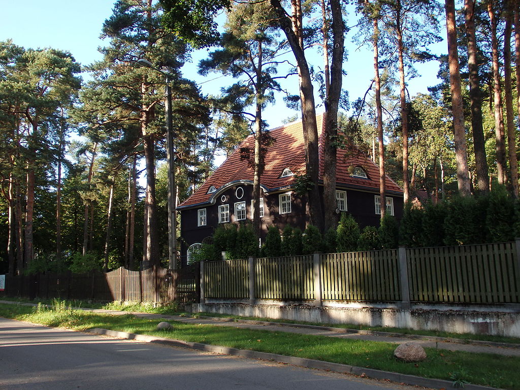 Maison dans la cité-jardin dans le quartier de Mezaparks à Riga - Photo de Īriss Sviklis