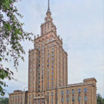 Architecture stalinienne avec l’académie des sciences de Riga [Maskavas Forstate]