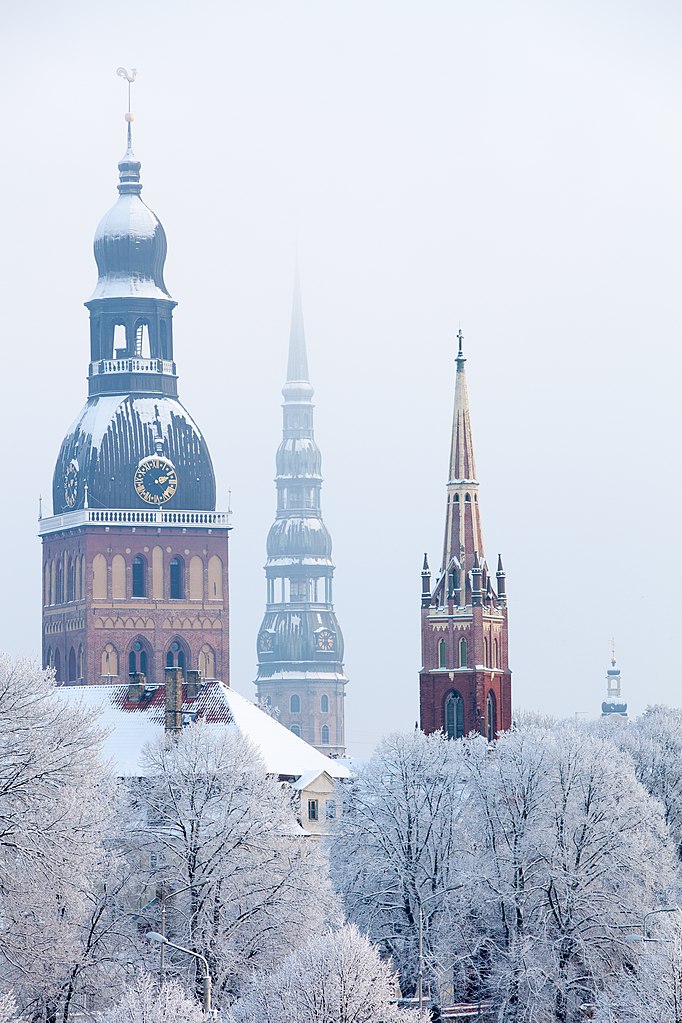 Clochers des églises de la vieille ville de Riga - Photo de Karlis Ustups