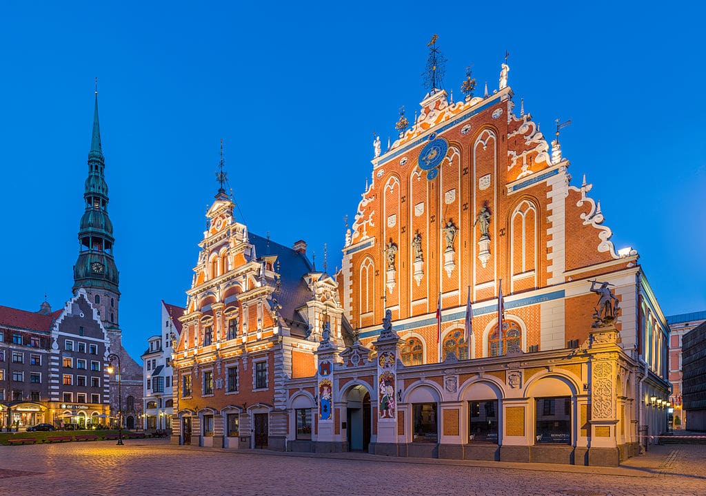 Maison de la Guilde des Têtes Noires dans la Vieille Ville de Riga. Photo de David Illiff