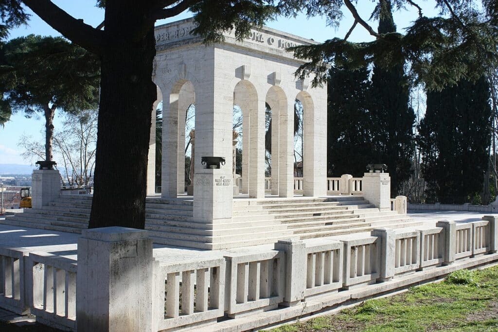 Monuments aux morts sur la colline du Janicule à Rome par Jacobucci (1941). Photo de Dguendel