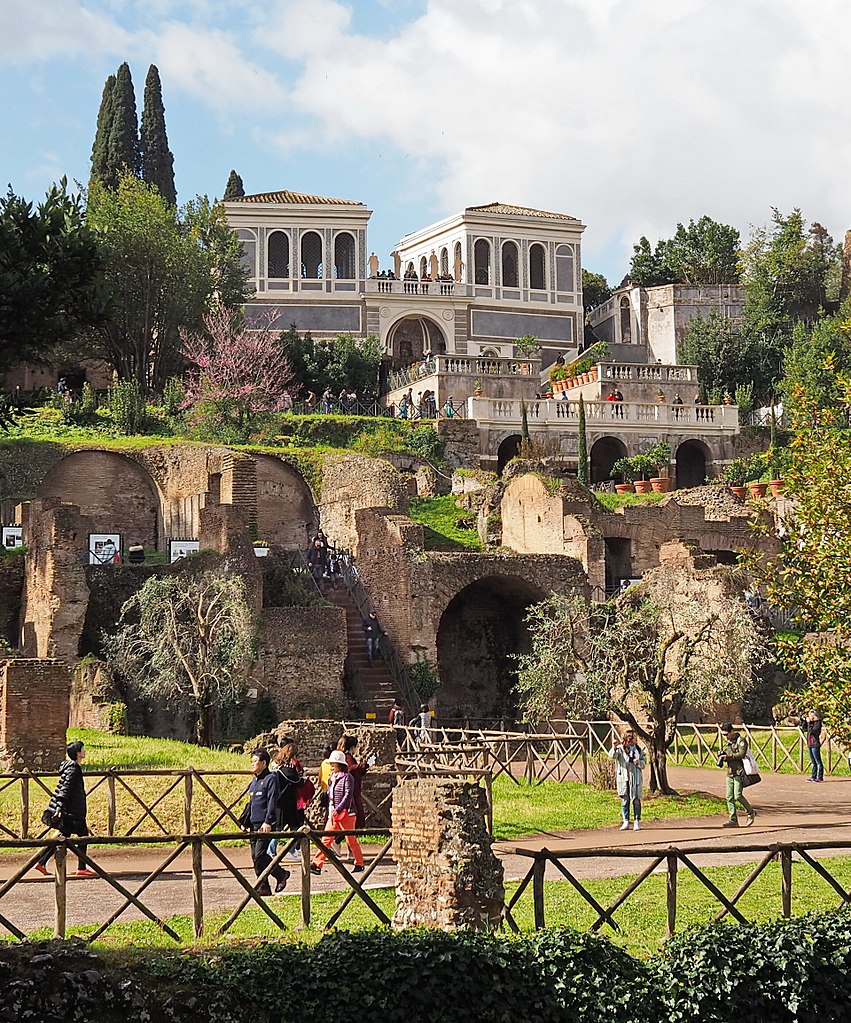 Jardin Farnèse sur la colline du Palatin dans le quartier antique de Rome - Photo de Peter1936F