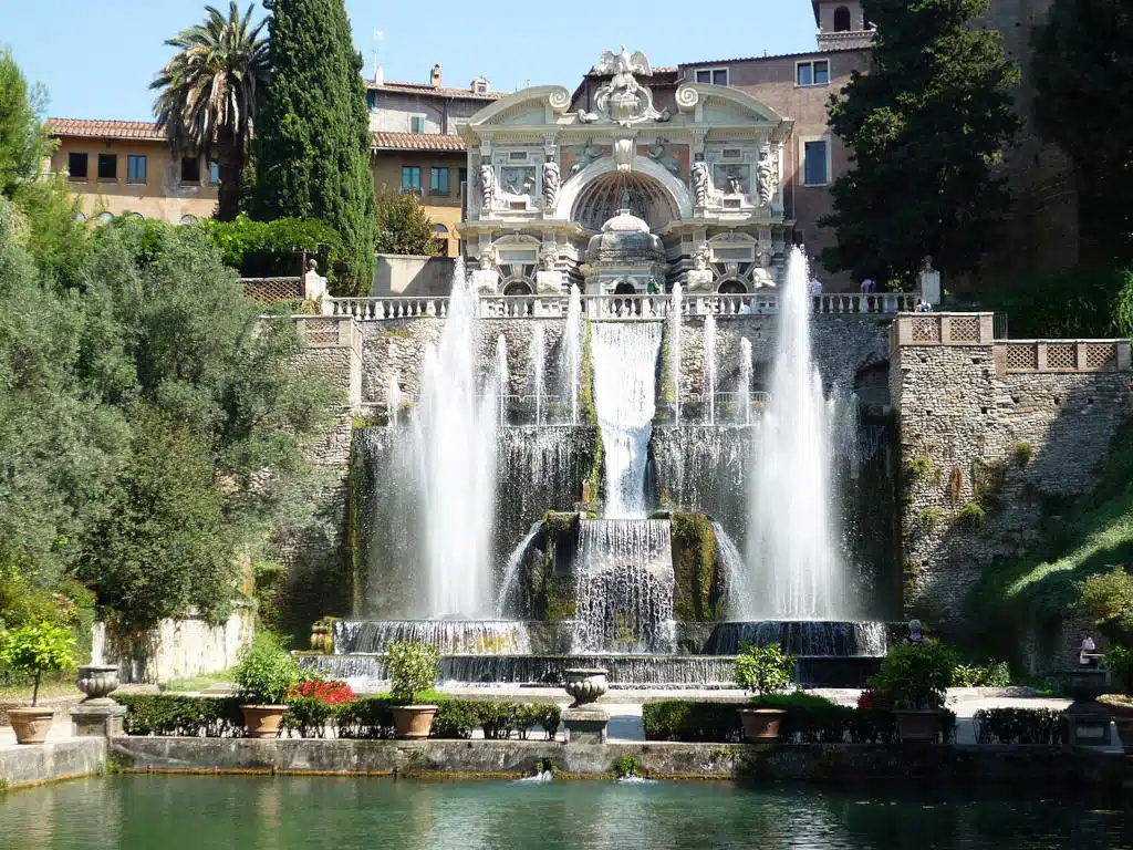 Fontaine et jardin de la Villa d'Este à Tivoli près de Rome - Photo de Fczarnowski