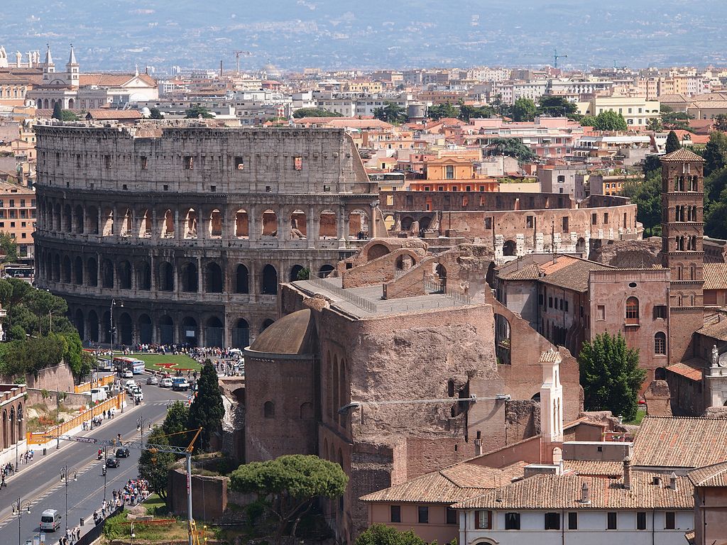 L'incontournable Colisée dans le quartier antique de Rome - Photo de Danbu14