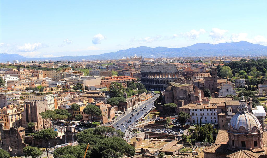 Vue sur le quartier antique de Rome depuis le monument à Victor Emmanuel II - Photo de Karelj