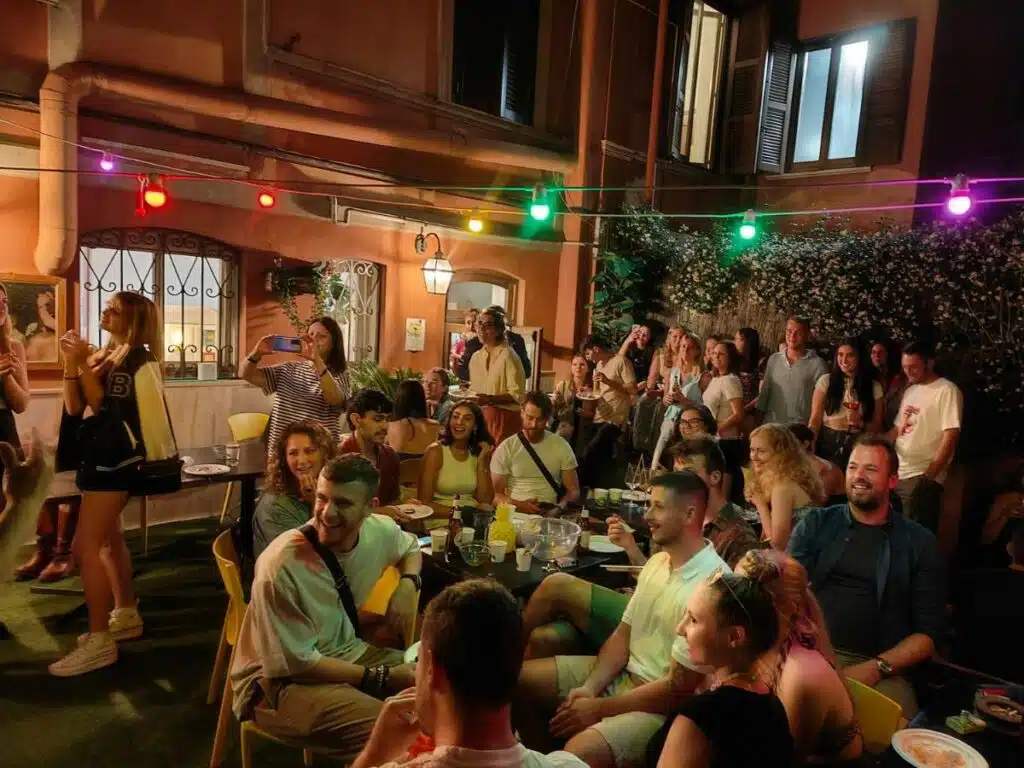 Soirée à l'auberge de jeunesse Free Hostels Roma.