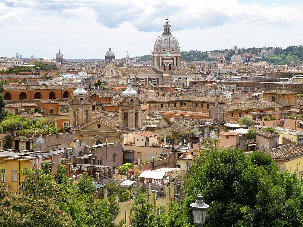 Vue depuis le Pincio du parc Borghese sur les toits de Rome - Photo de Mikhail Malykh