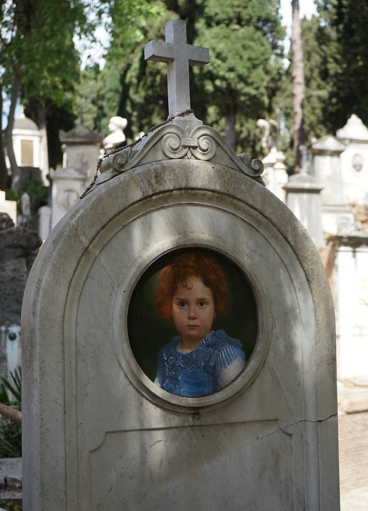 Portrait émaillé par Filippo Severati au Cimetière Verano à Rome.