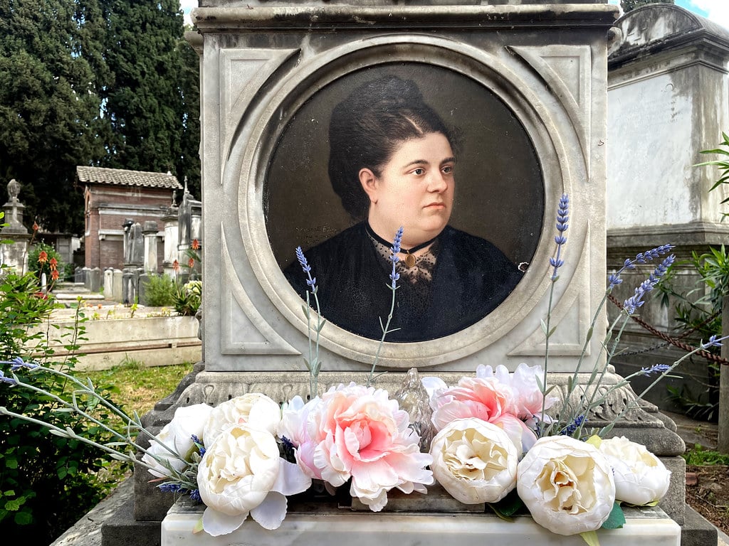 Portrait émaillé par Filippo Severati au Cimetière Verano à Rome.