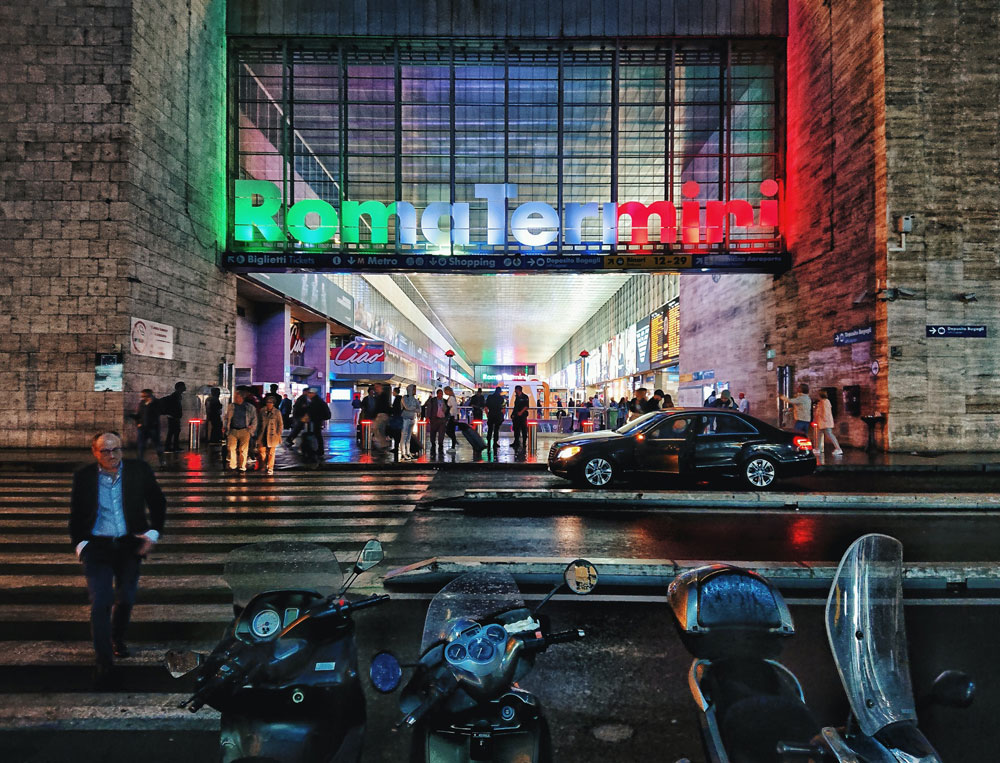 Gare de Rome Termini dans le quartier moderne de la capitale italienne - Photo de Dan Visan