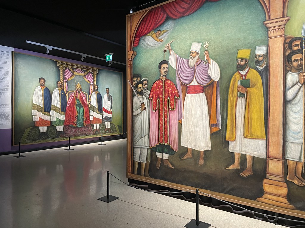 Portrait de l'artiste ethiopien Agegnehu Engida dans l'ex Musée colonial dans le Musée national préhistorique et ethnographique Luigi-Pigorini à Rome.