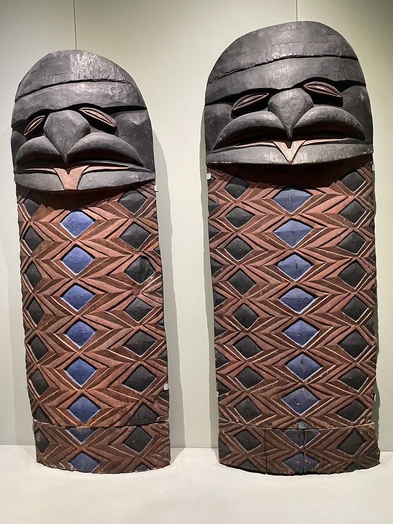 Statues funéraires de Nouvelle Calédonie dans le Musée national préhistorique et ethnographique Luigi-Pigorini à Rome.