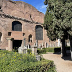 Thermes de Dioclétien : Monstre de briques, épigraphes et cloître gigantesque